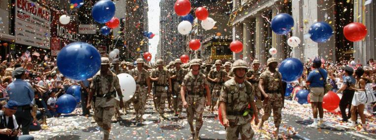 A blizzard of confetti and balloons greeted American troops during New York City’s Persian Gulf War victory parade in 1991. (JOSEPH SOHM / VISIONS OF AMERICA / CORBIS)